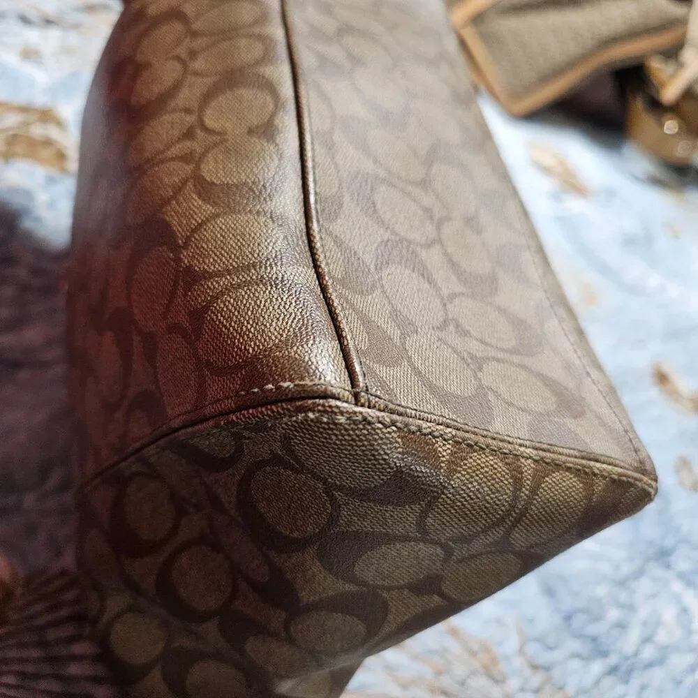Coach Peyton Pocket Purse Shoulder Bag in Signature Canvas